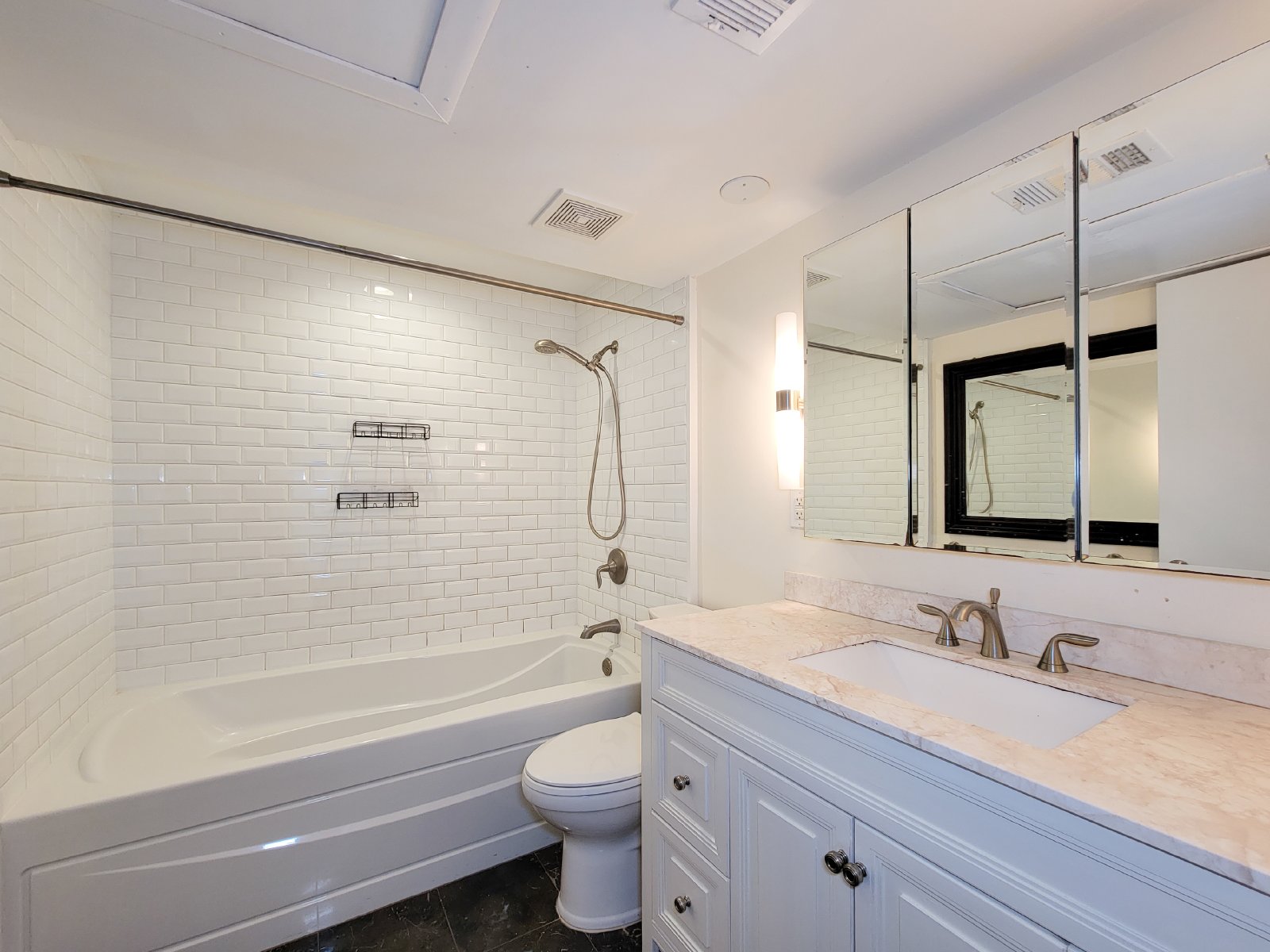 3 Bed Townhome for Rent in Houston TX 77098 – Upper Kirby property image