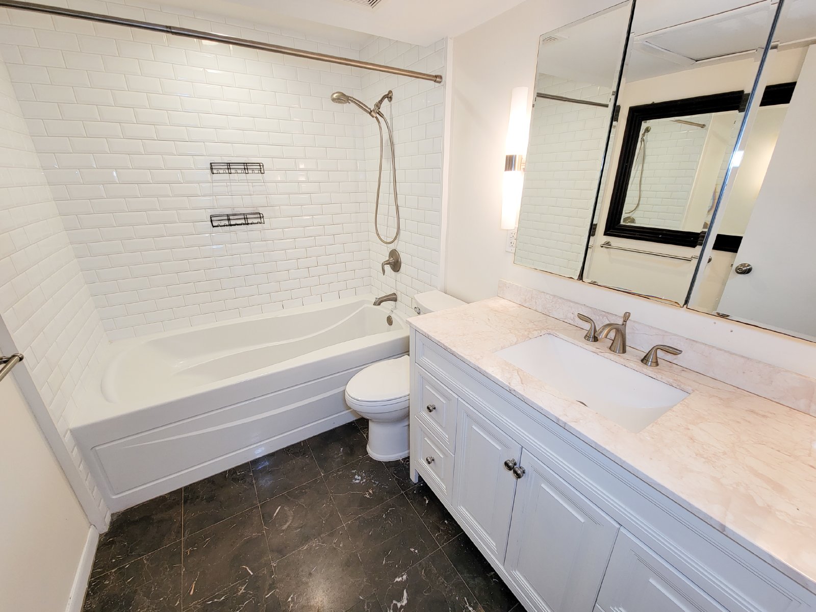 3 Bed Townhome for Rent in Houston TX 77098 – Upper Kirby property image