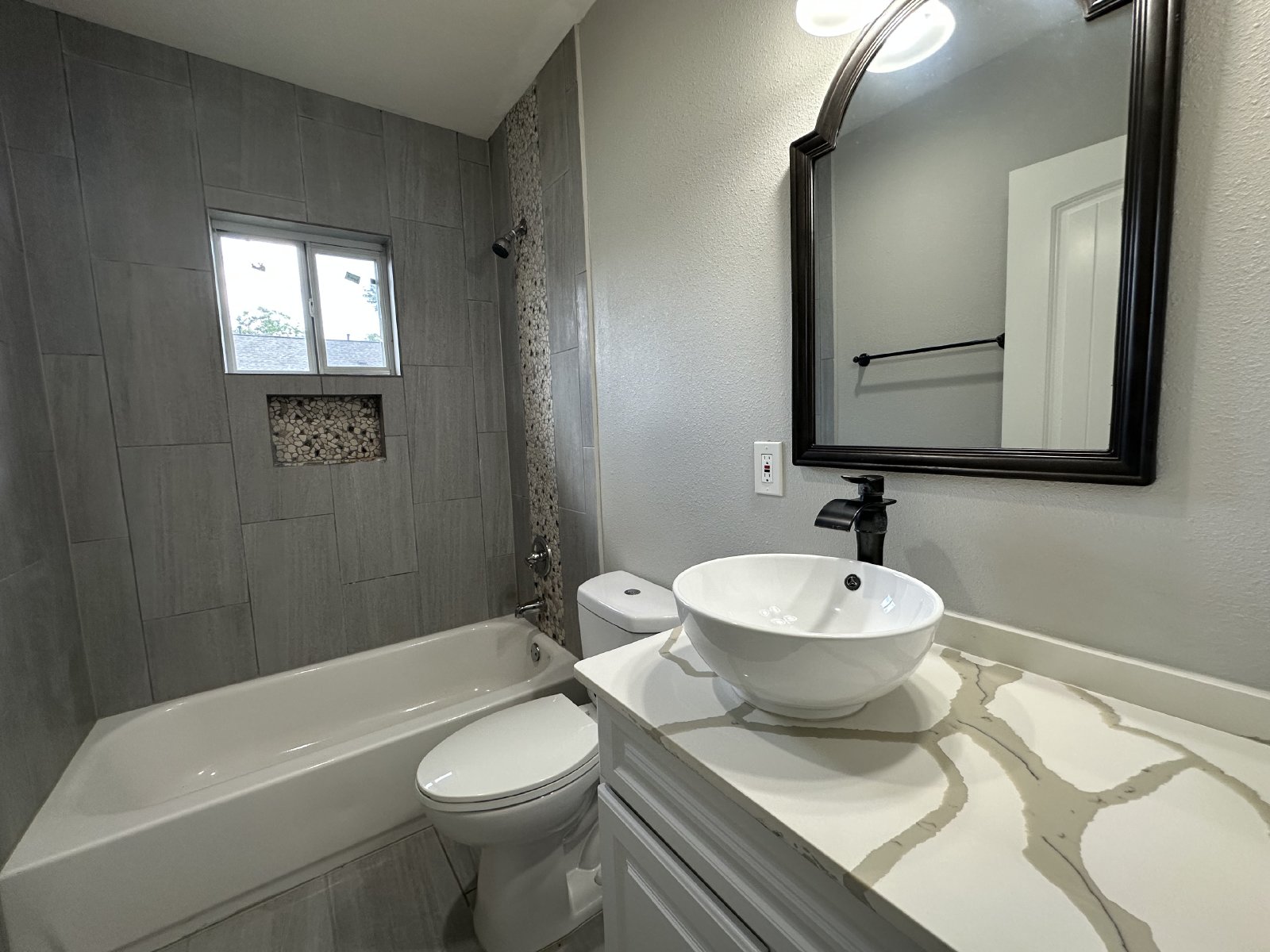 3 Bed Craftsman Bungalow for Rent in Houston TX 77009 – Brooke Smith property image