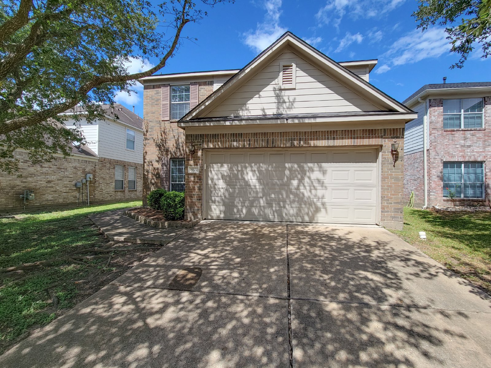 5 Bed Single-Family Home for Rent in Houston TX 77084 – Lake Ridge property image