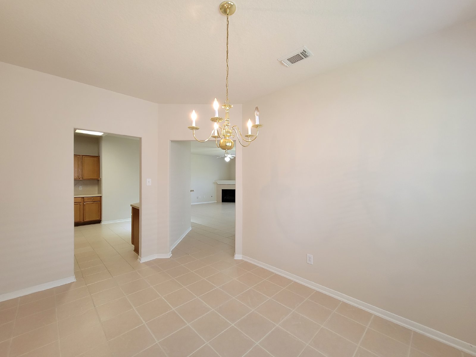 5 Bed Single-Family Home for Rent in Houston TX 77084 – Lake Ridge property image