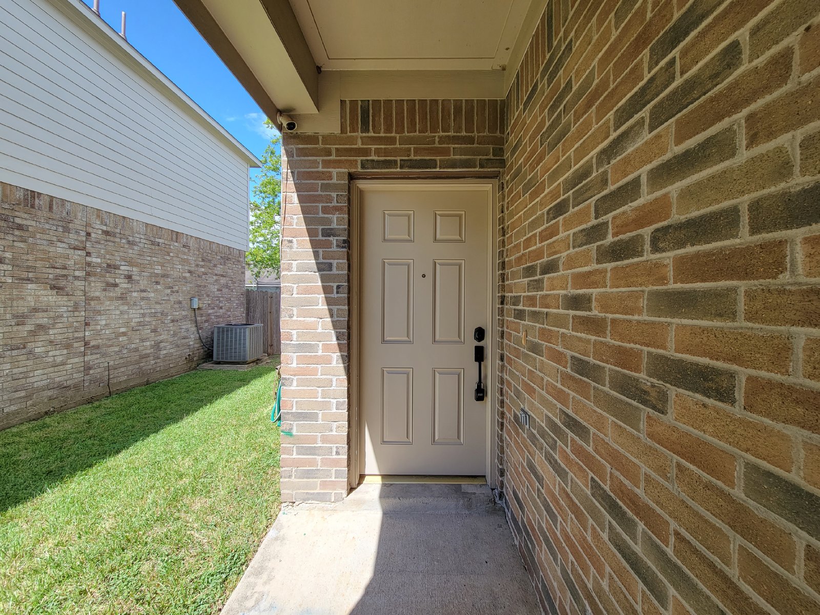 5 Bed Single-Family Home for Rent in Houston TX 77084 – Lake Ridge property image