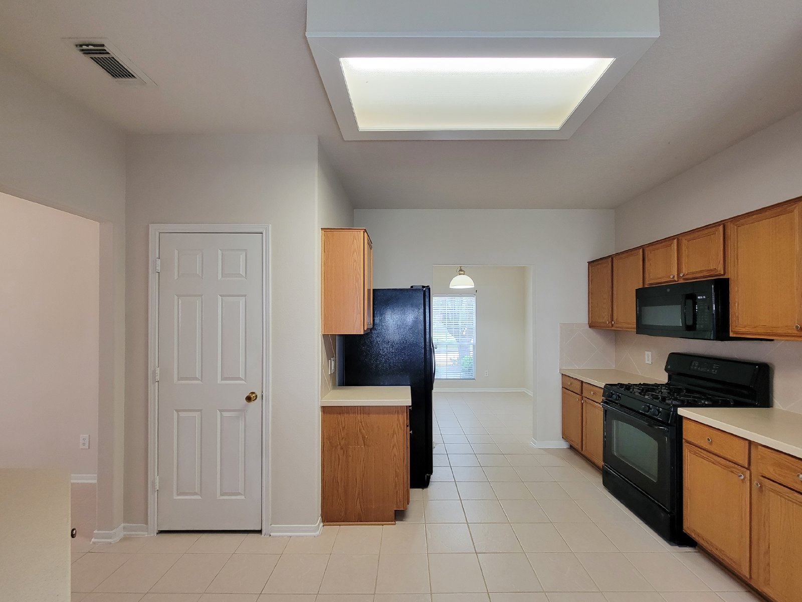 5 Bed Single-Family Home for Rent in Houston TX 77084 – Lake Ridge property image