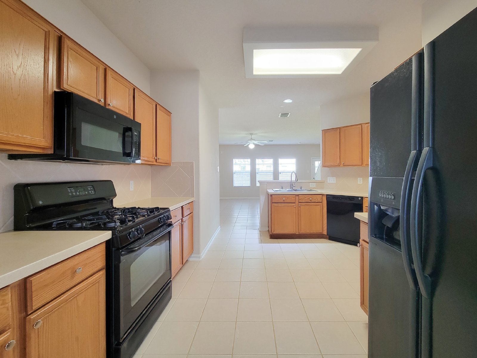 5 Bed Single-Family Home for Rent in Houston TX 77084 – Lake Ridge property image