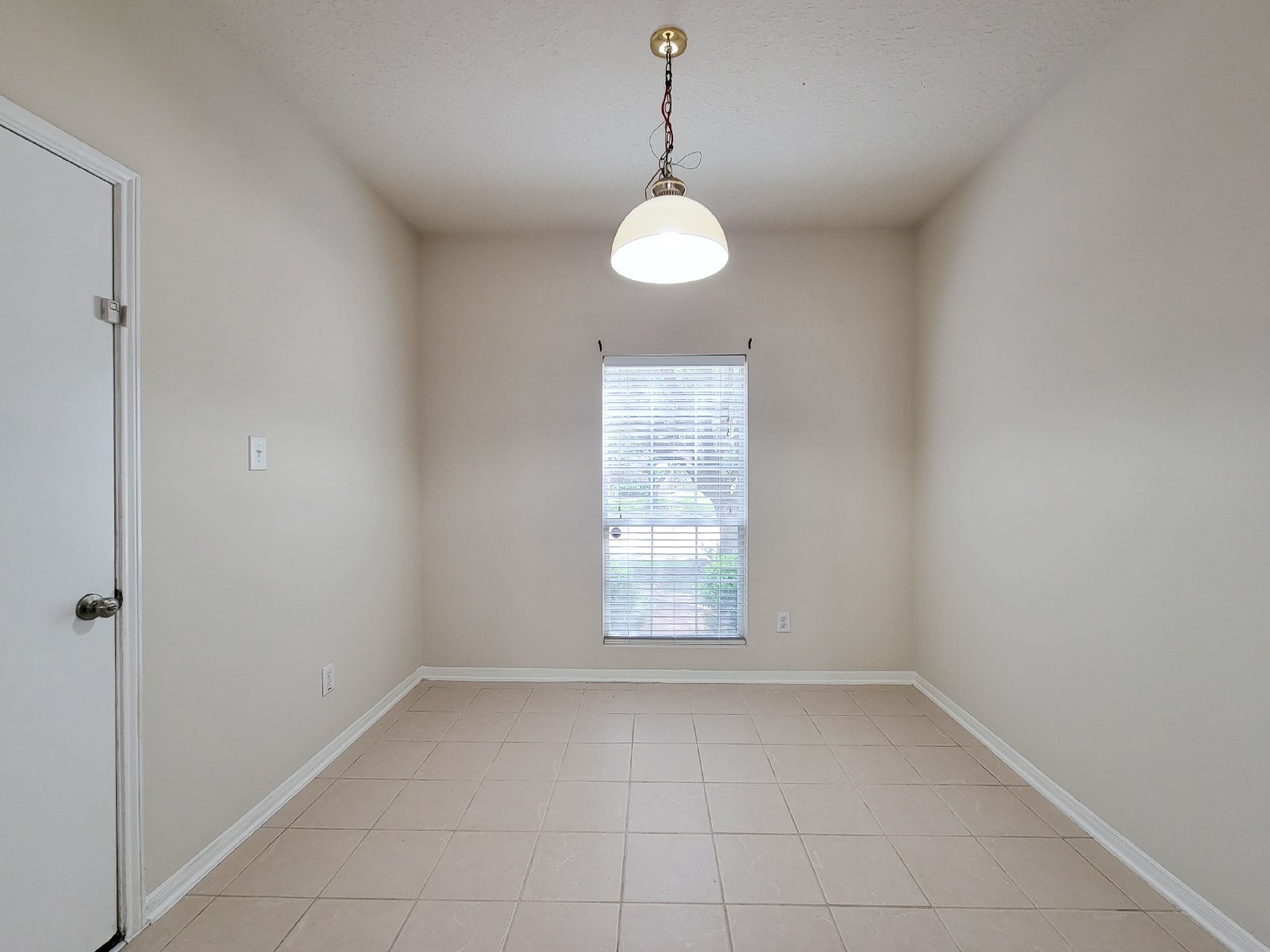 5 Bed Single-Family Home for Rent in Houston TX 77084 – Lake Ridge property image