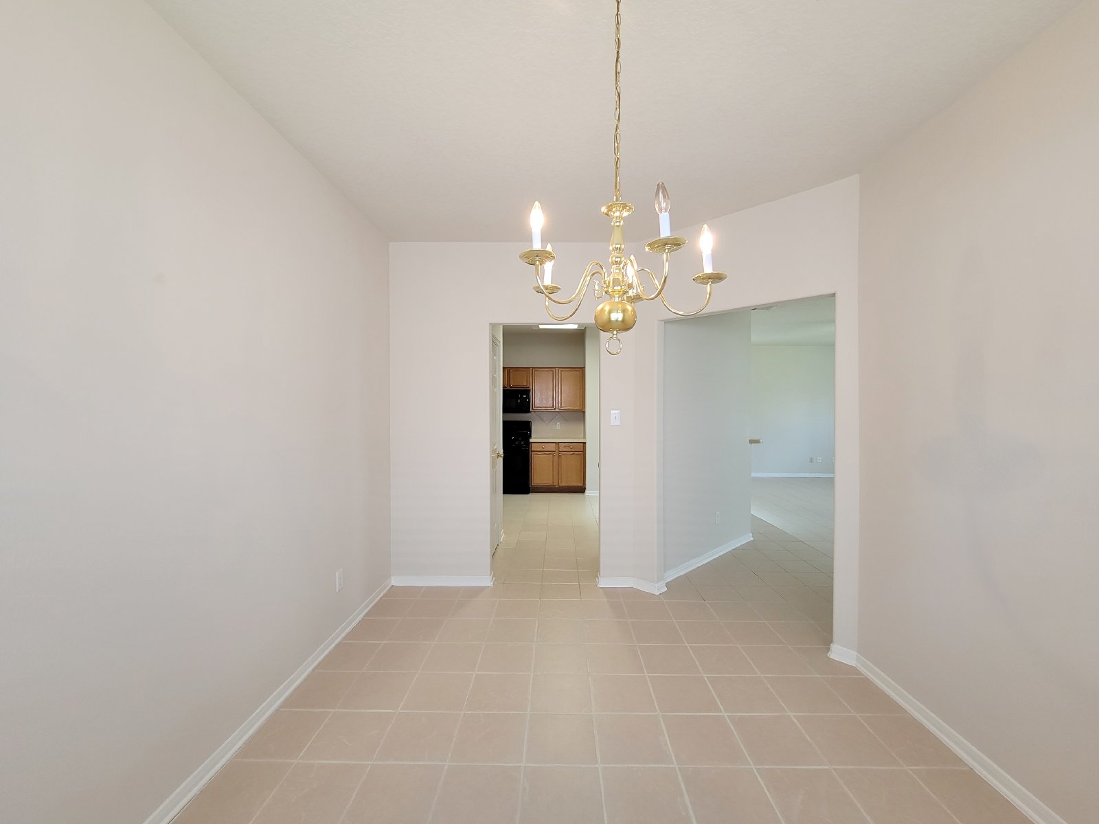 5 Bed Single-Family Home for Rent in Houston TX 77084 – Lake Ridge property image