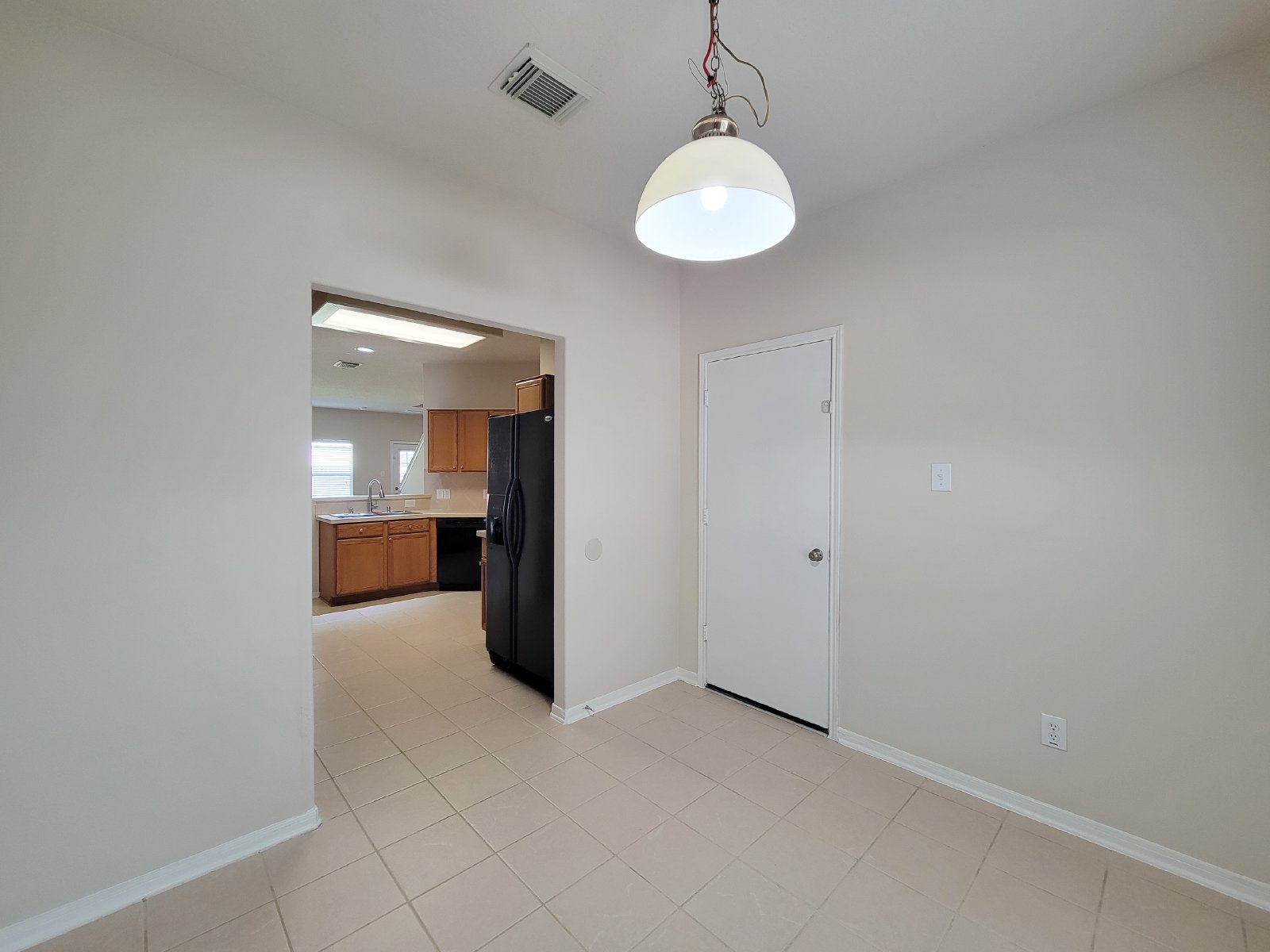 5 Bed Single-Family Home for Rent in Houston TX 77084 – Lake Ridge property image