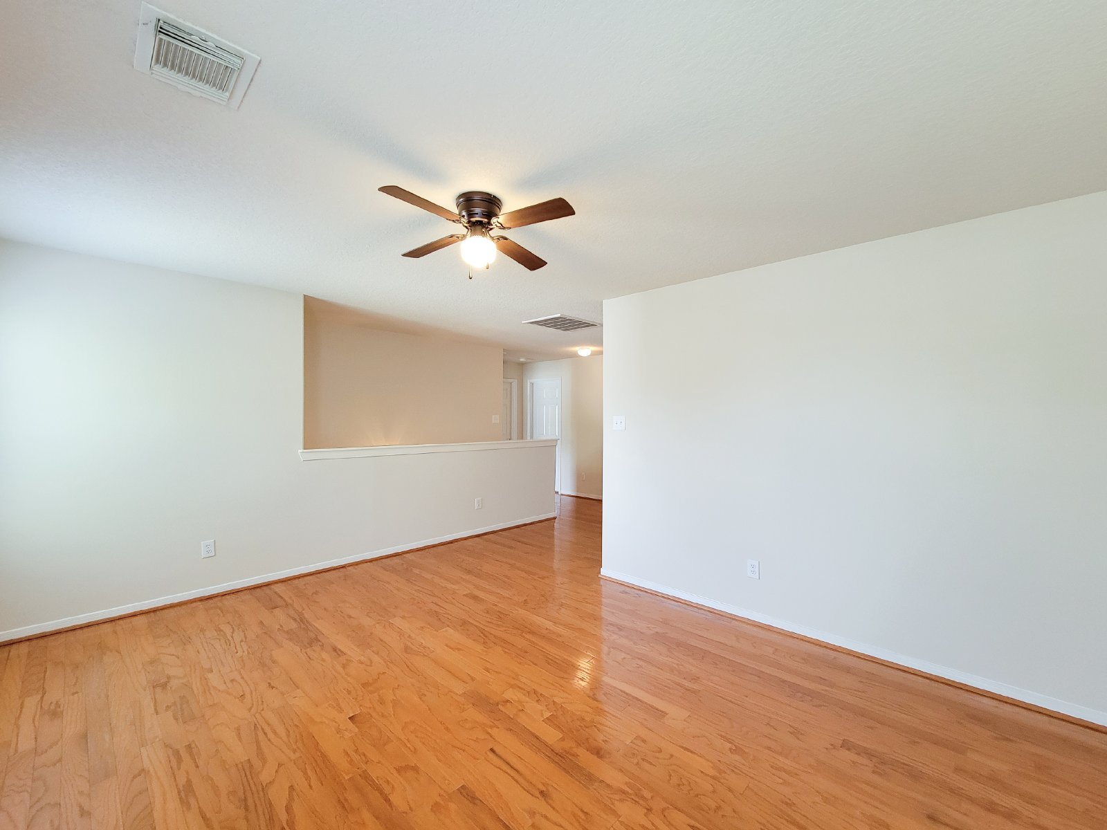 5 Bed Single-Family Home for Rent in Houston TX 77084 – Lake Ridge property image