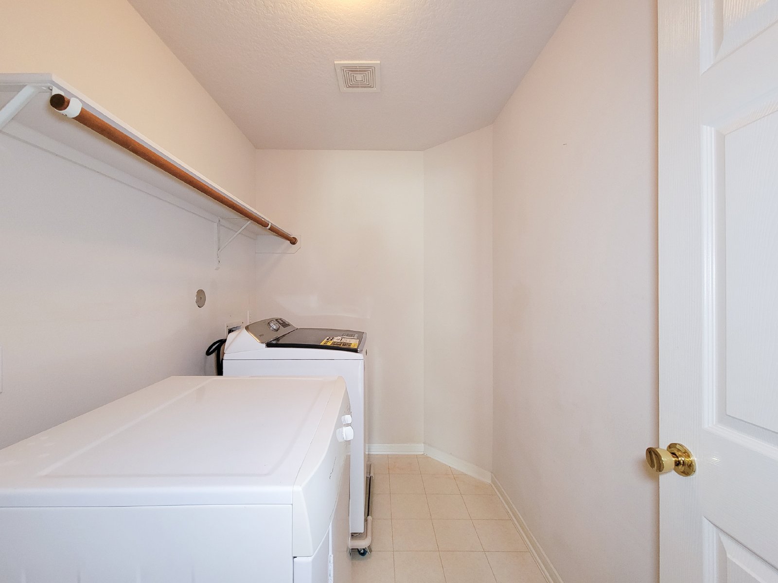 5 Bed Single-Family Home for Rent in Houston TX 77084 – Lake Ridge property image