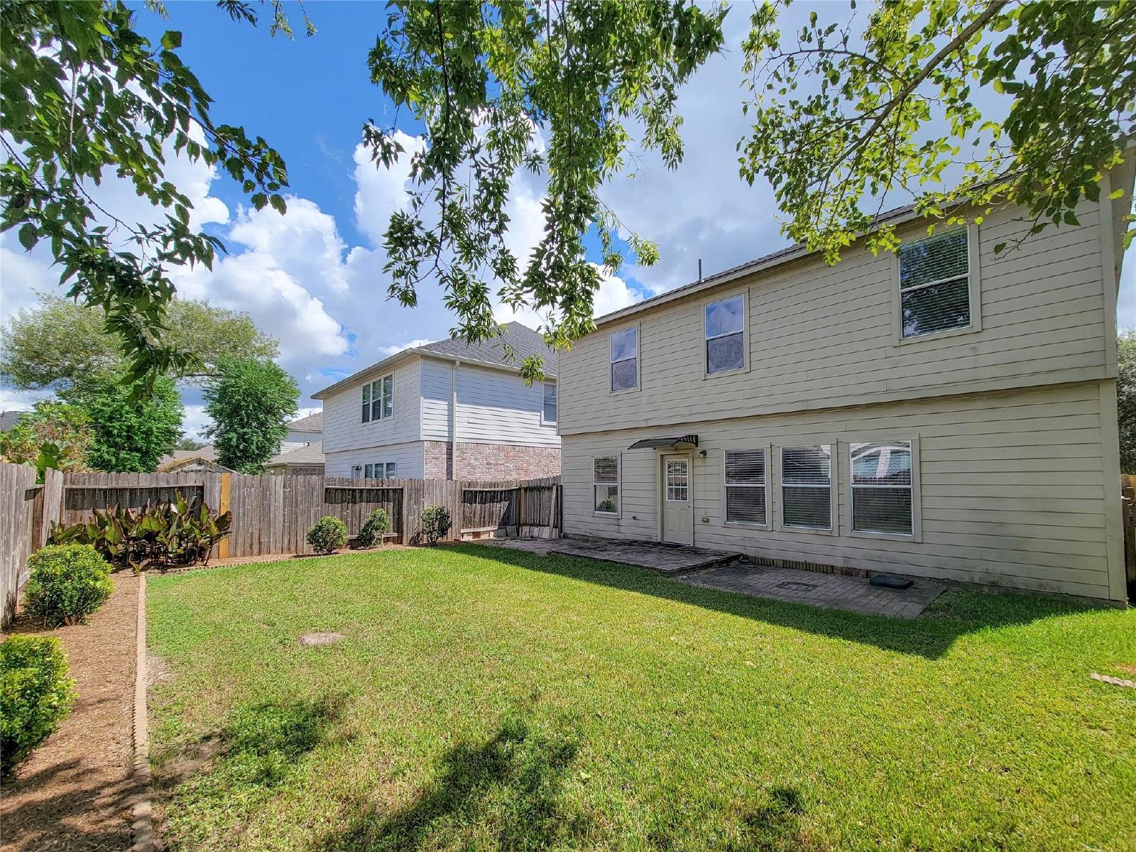 5 Bed Single-Family Home for Rent in Houston TX 77084 – Lake Ridge property image