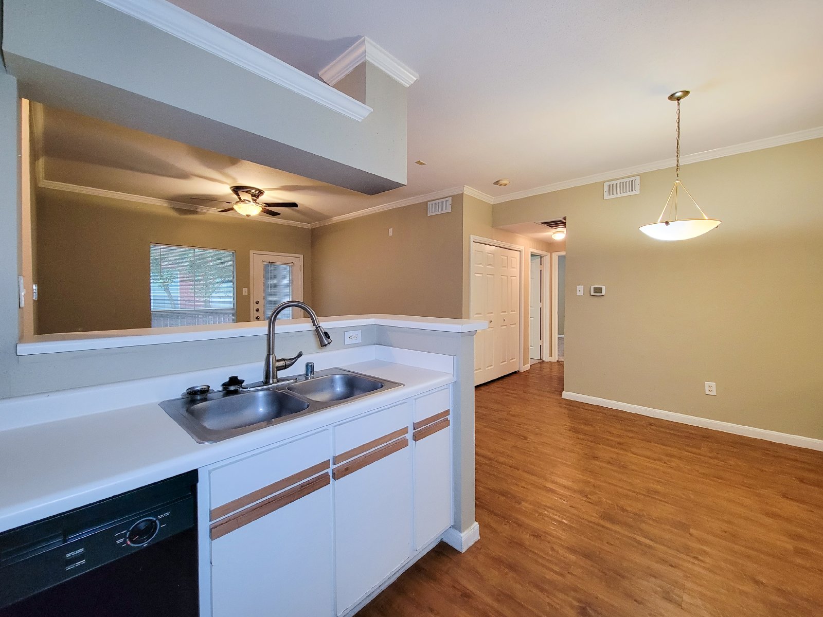 2 Bed Condo for Rent in Houston TX 77054 Near Medical Center + METRORail property image
