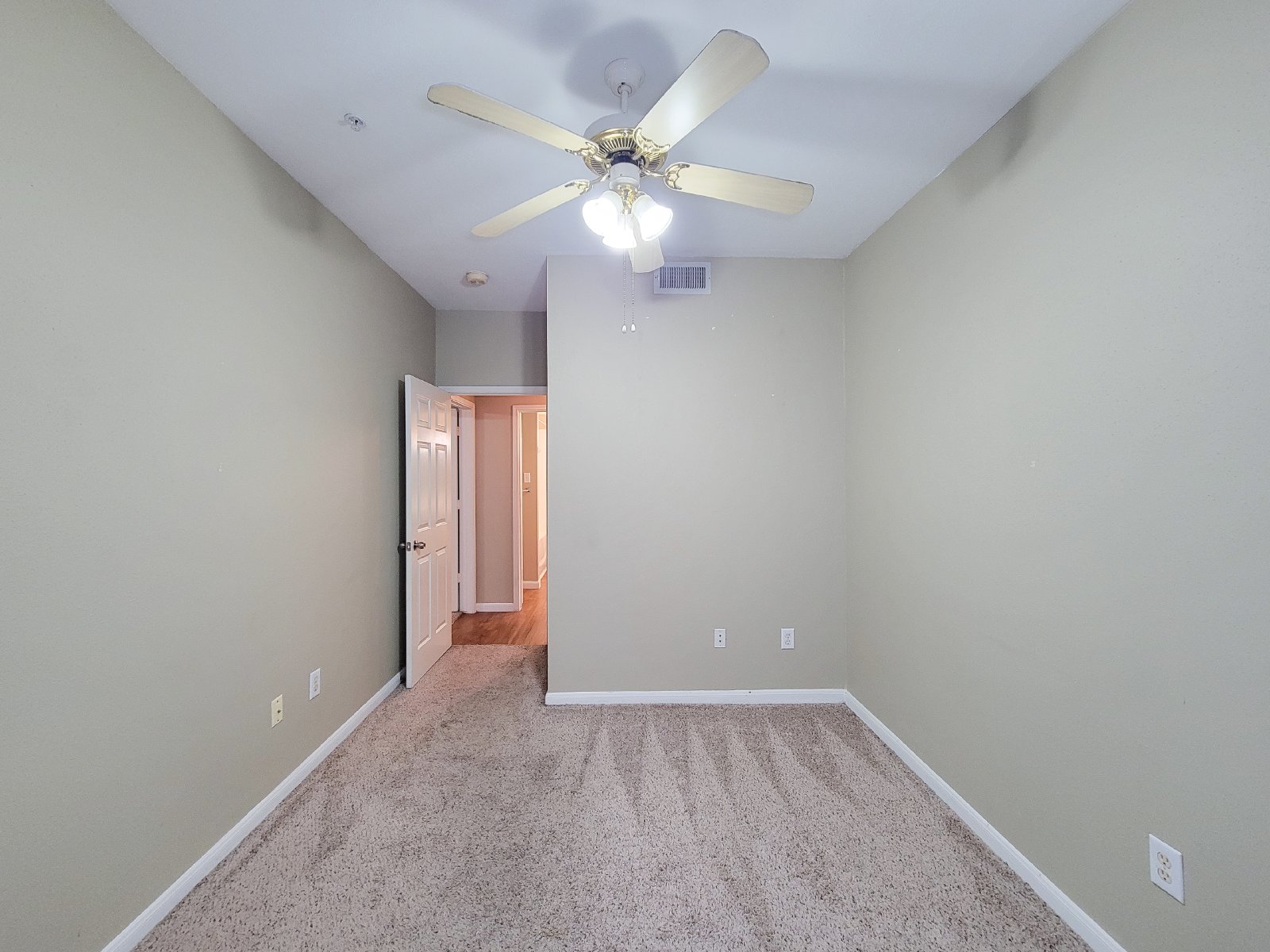 2 Bed Condo for Rent in Houston TX 77054 Near Medical Center + METRORail property image