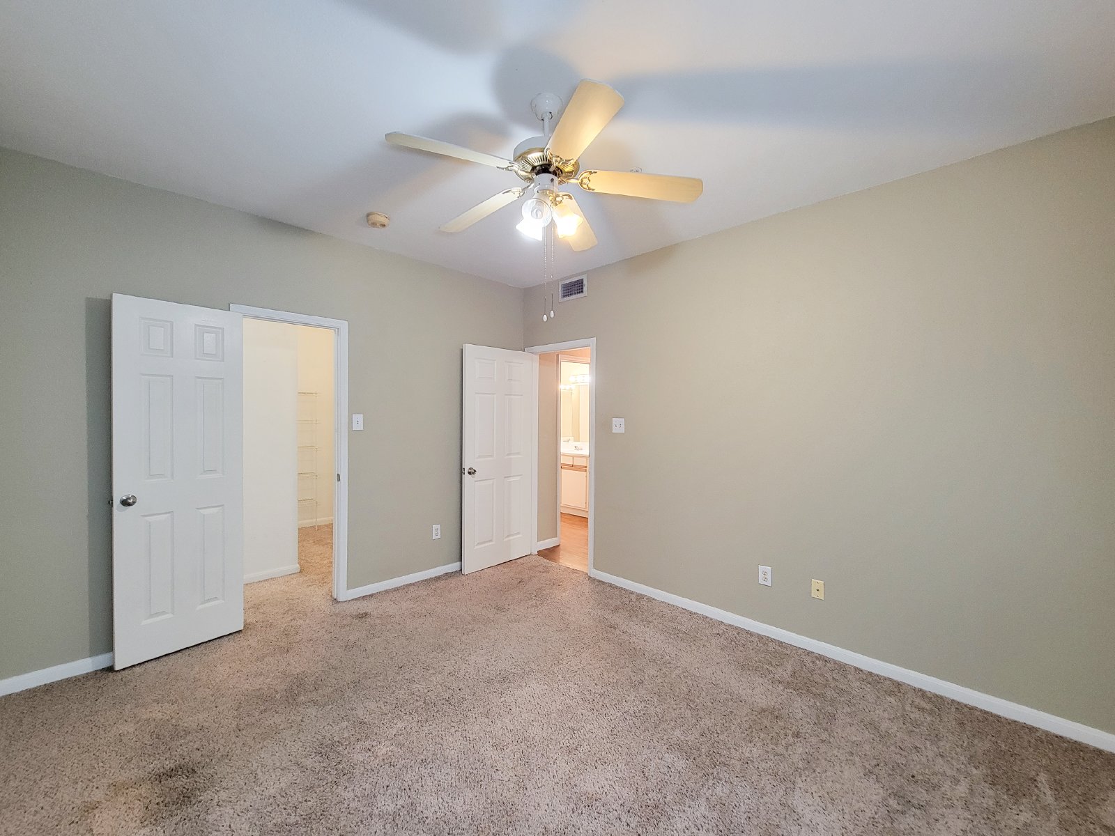 2 Bed Condo for Rent in Houston TX 77054 Near Medical Center + METRORail property image