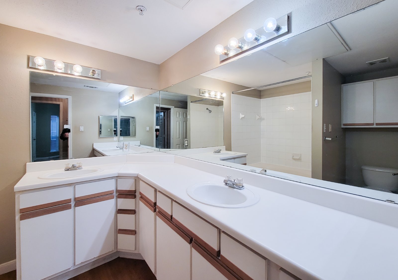 2 Bed Condo for Rent in Houston TX 77054 Near Medical Center + METRORail property image