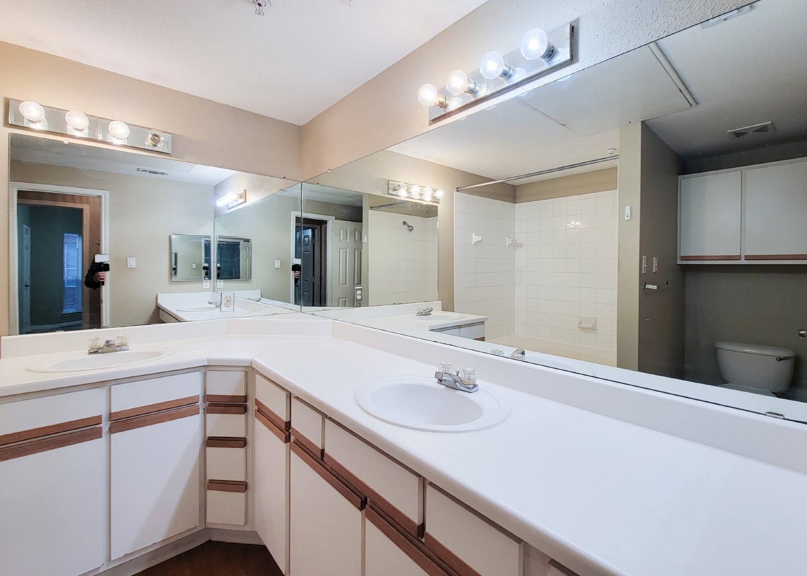 2 Bed Condo for Rent in Houston TX 77054 Near Medical Center + METRORail property image