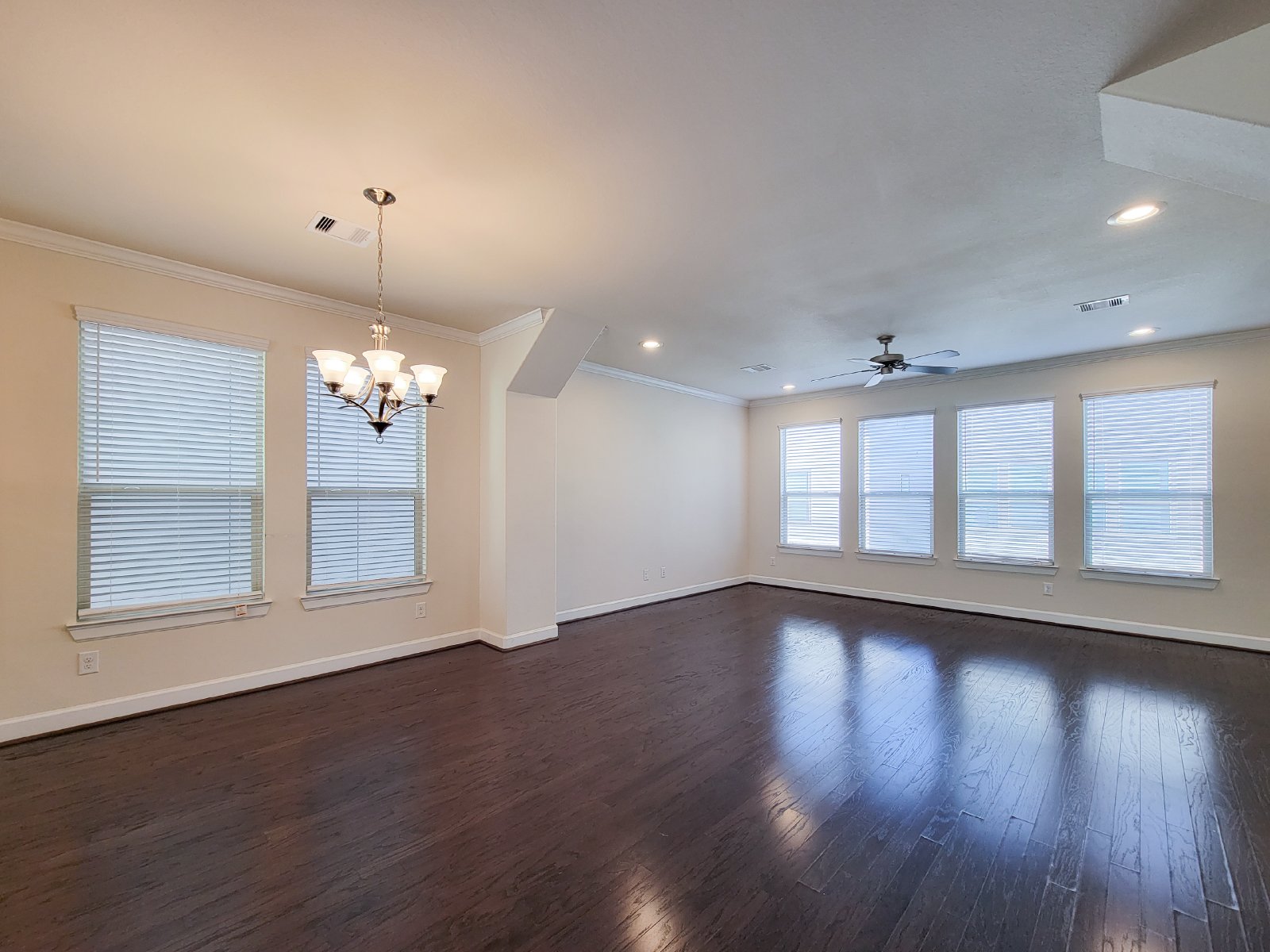 4 Bed Townhouse Condo for Rent in Houston TX 77043 – Spring Branch property image