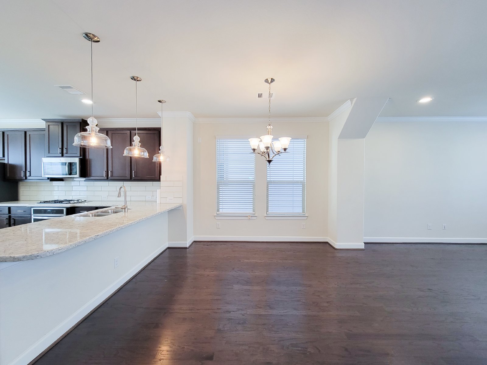 4 Bed Townhouse Condo for Rent in Houston TX 77043 – Spring Branch property image