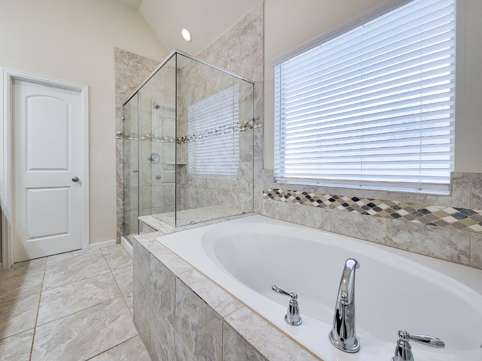 4 Bed Townhouse Condo for Rent in Houston TX 77043 – Spring Branch property image