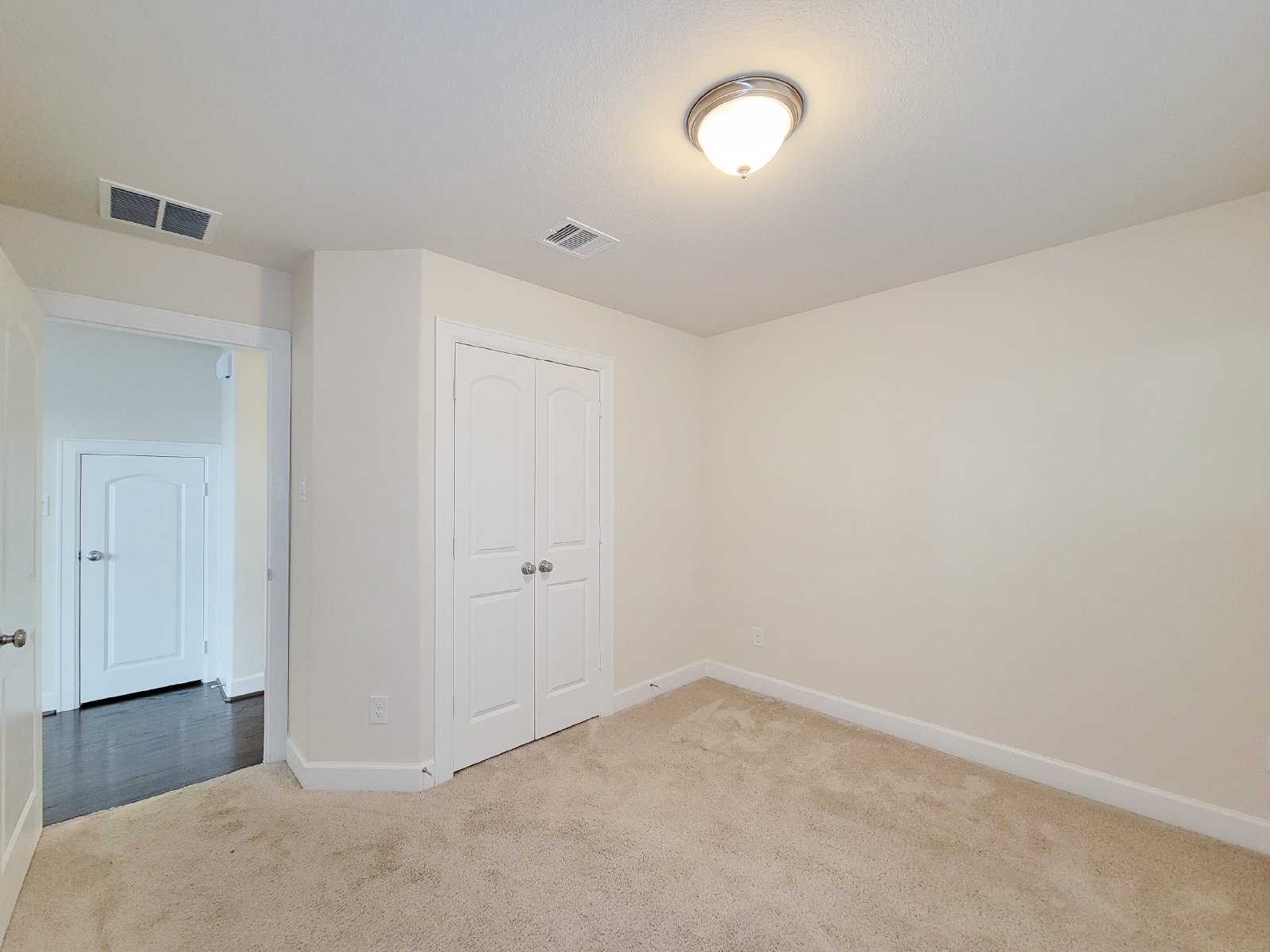 4 Bed Townhouse Condo for Rent in Houston TX 77043 – Spring Branch property image