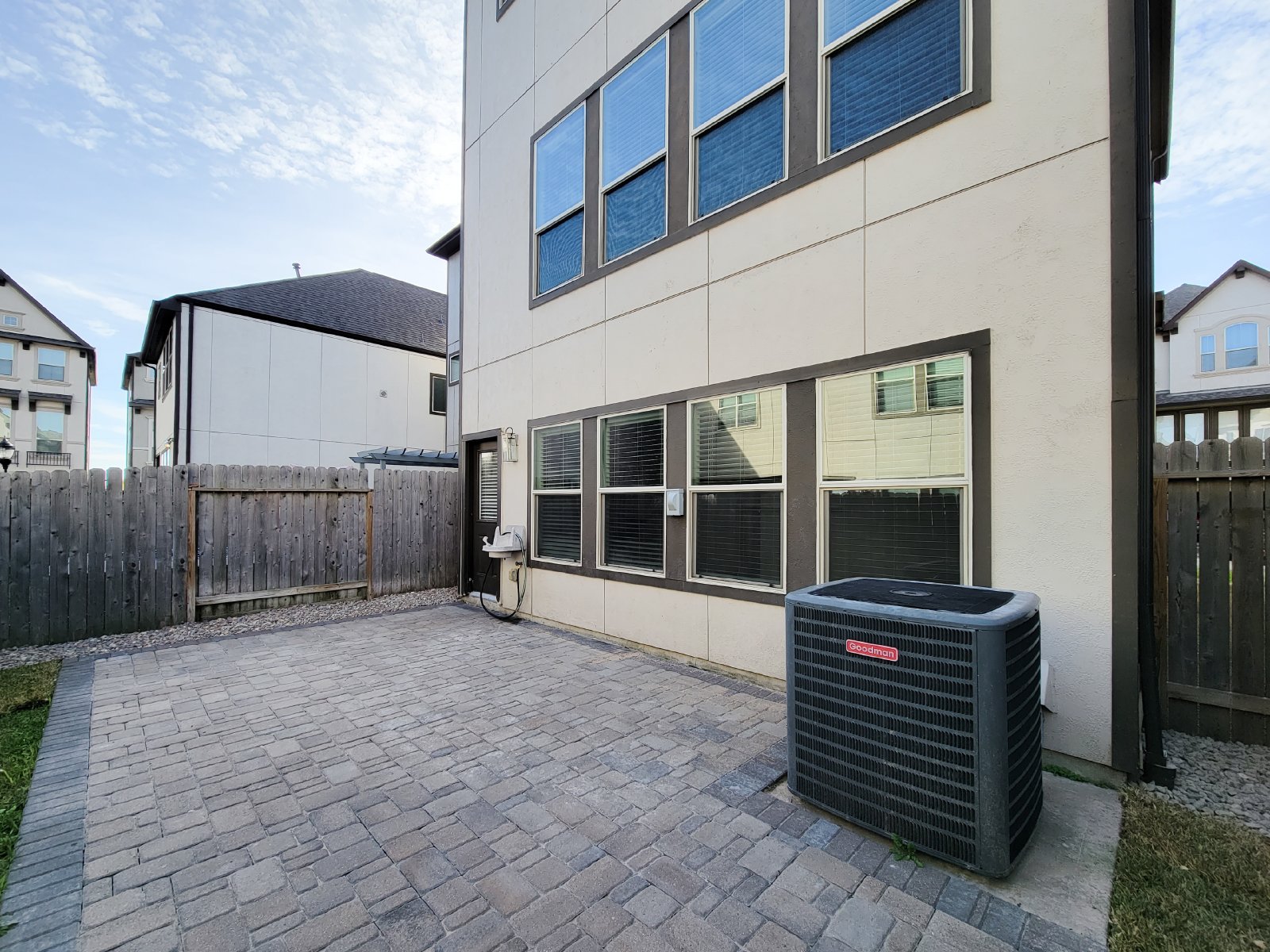 4 Bed Townhouse Condo for Rent in Houston TX 77043 – Spring Branch property image