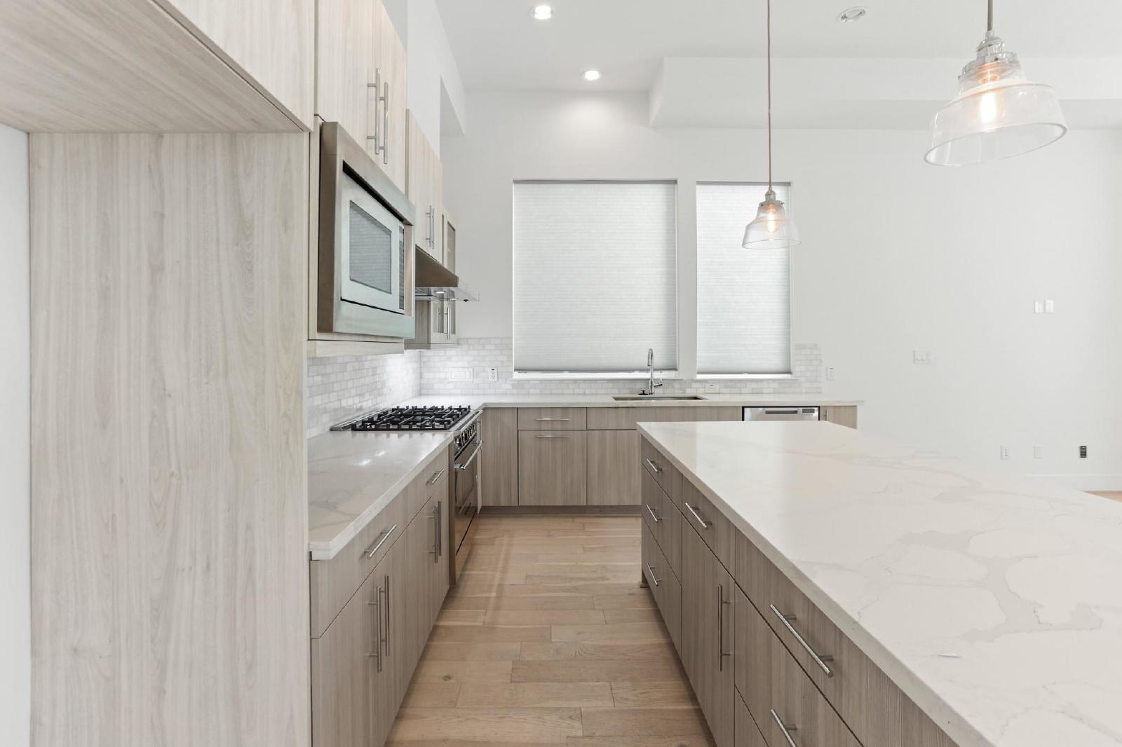 3 Bed Single-Family Home for Rent in Houston TX 77080 – Avondale Square property image