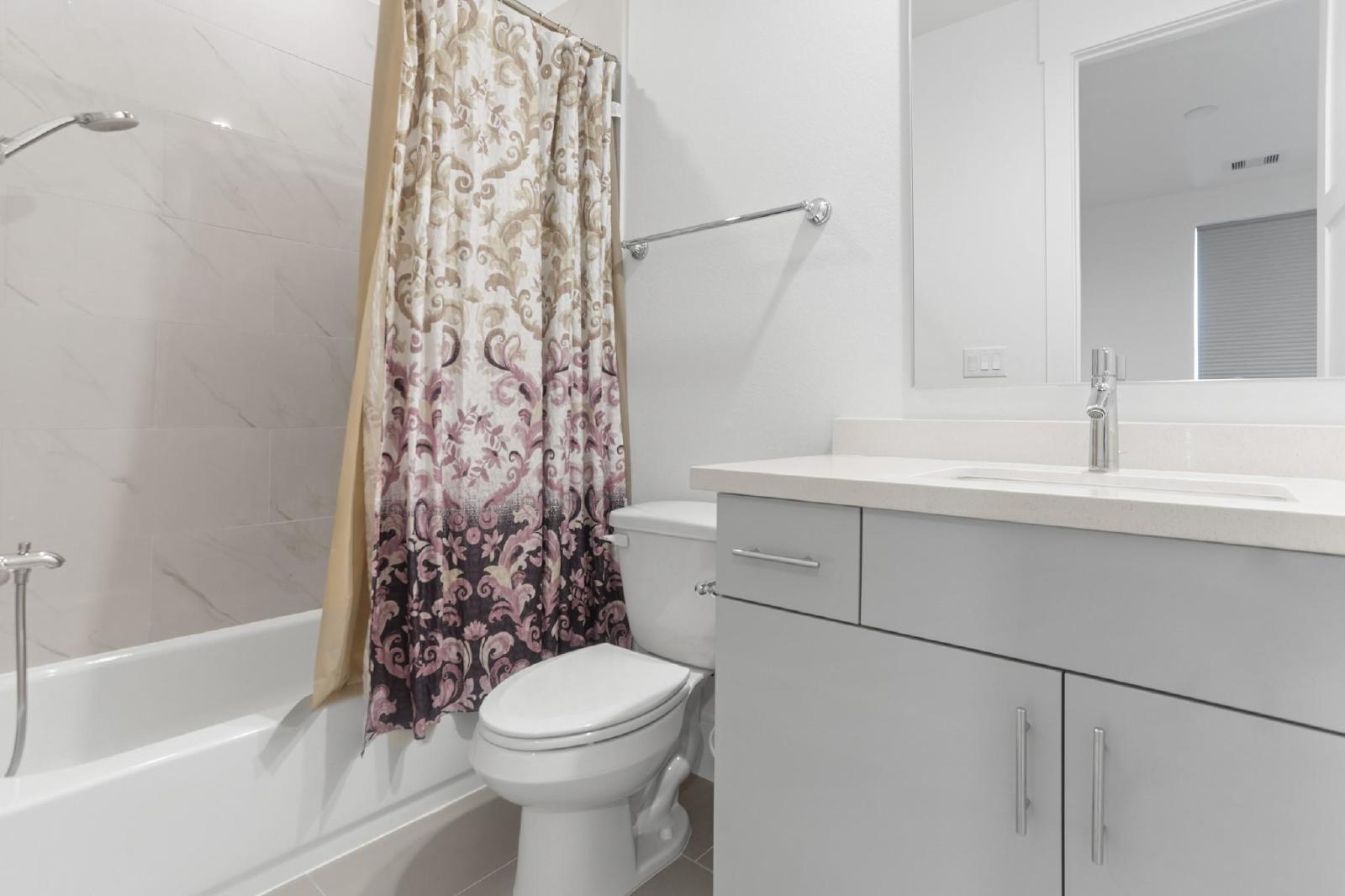 3 Bed Single-Family Home for Rent in Houston TX 77080 – Avondale Square property image