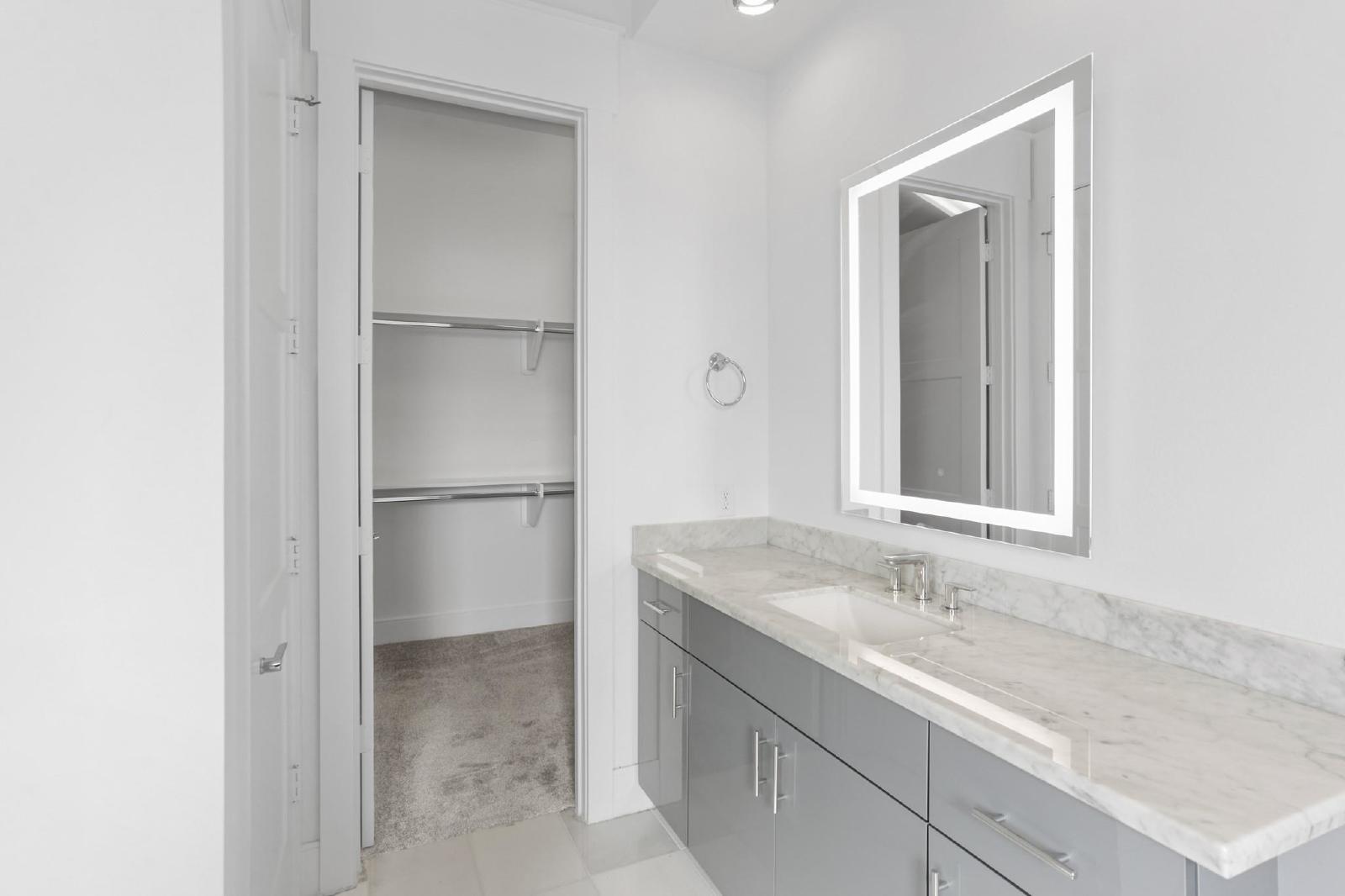 3 Bed Single-Family Home for Rent in Houston TX 77080 – Avondale Square property image