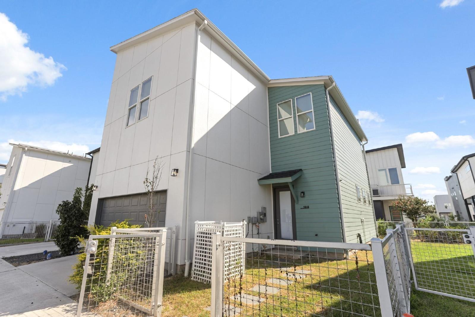 3 Bed Single-Family Home for Rent in Houston TX 77080 – Avondale Square property image