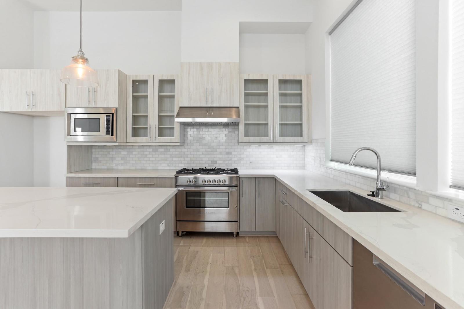 3 Bed Single-Family Home for Rent in Houston TX 77080 – Avondale Square property image