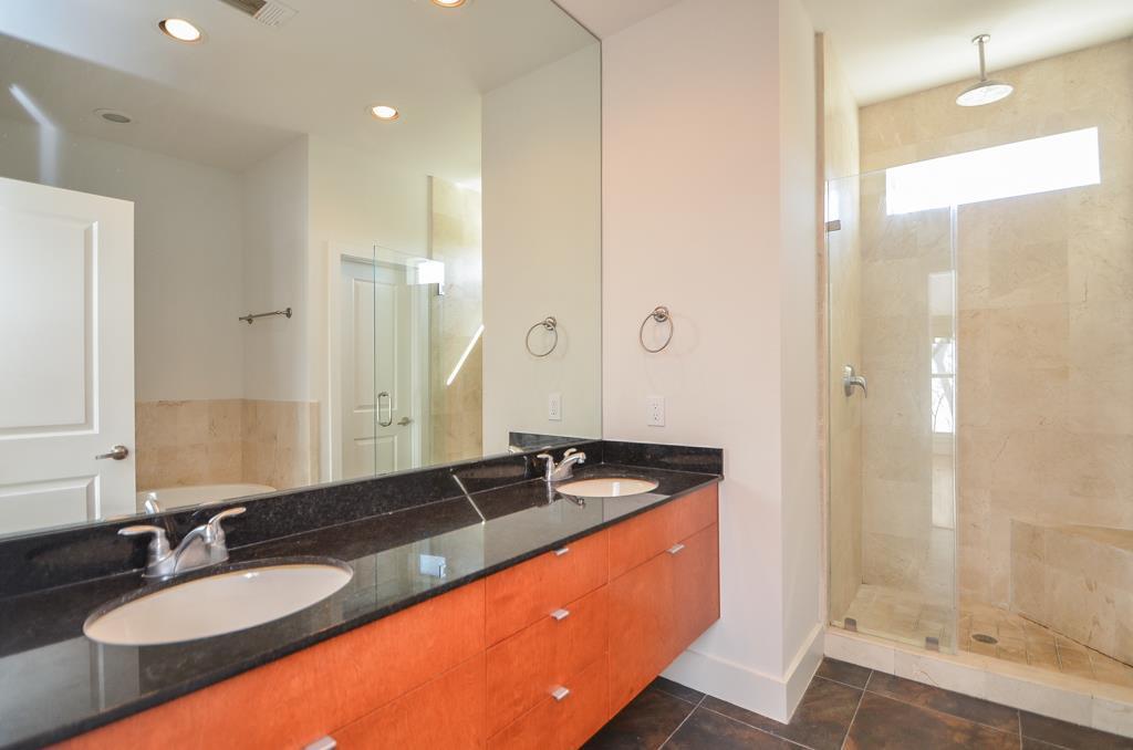 3 Bed Townhome for Rent in Houston TX 77098 – Upper Kirby property image