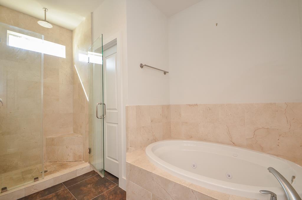 3 Bed Townhome for Rent in Houston TX 77098 – Upper Kirby property image