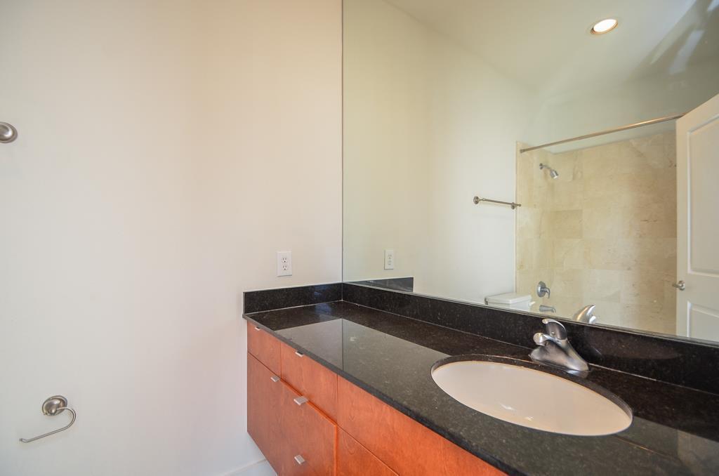 3 Bed Townhome for Rent in Houston TX 77098 – Upper Kirby property image