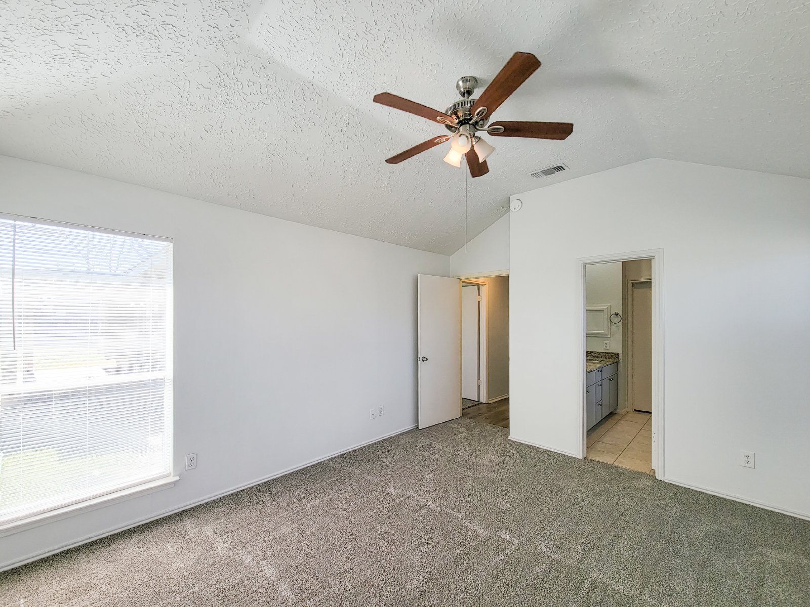 4 Bed Single-Family Home for Rent in Humble TX 77338 – Kenswick Sec 06 property image