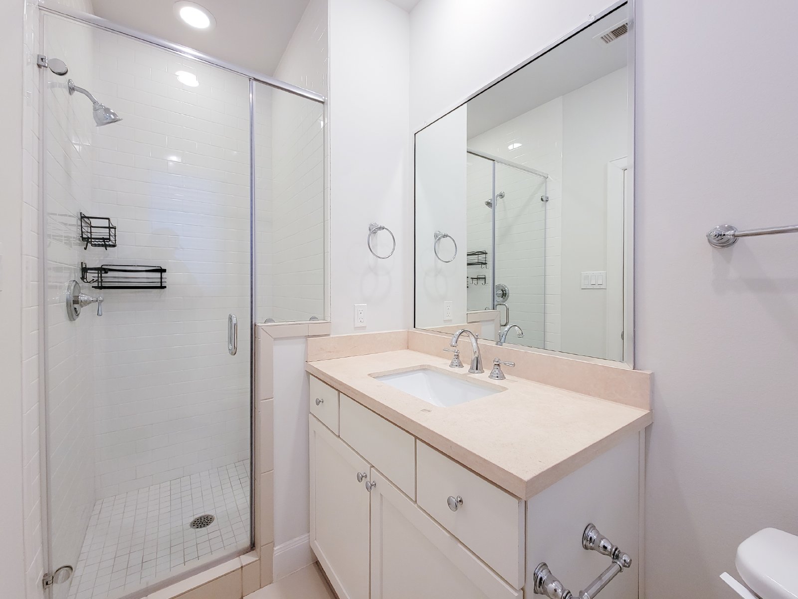 3-Bed, 3.5-Bath Home for Rent in Houston 77021 – Private Museum District Enclave property image