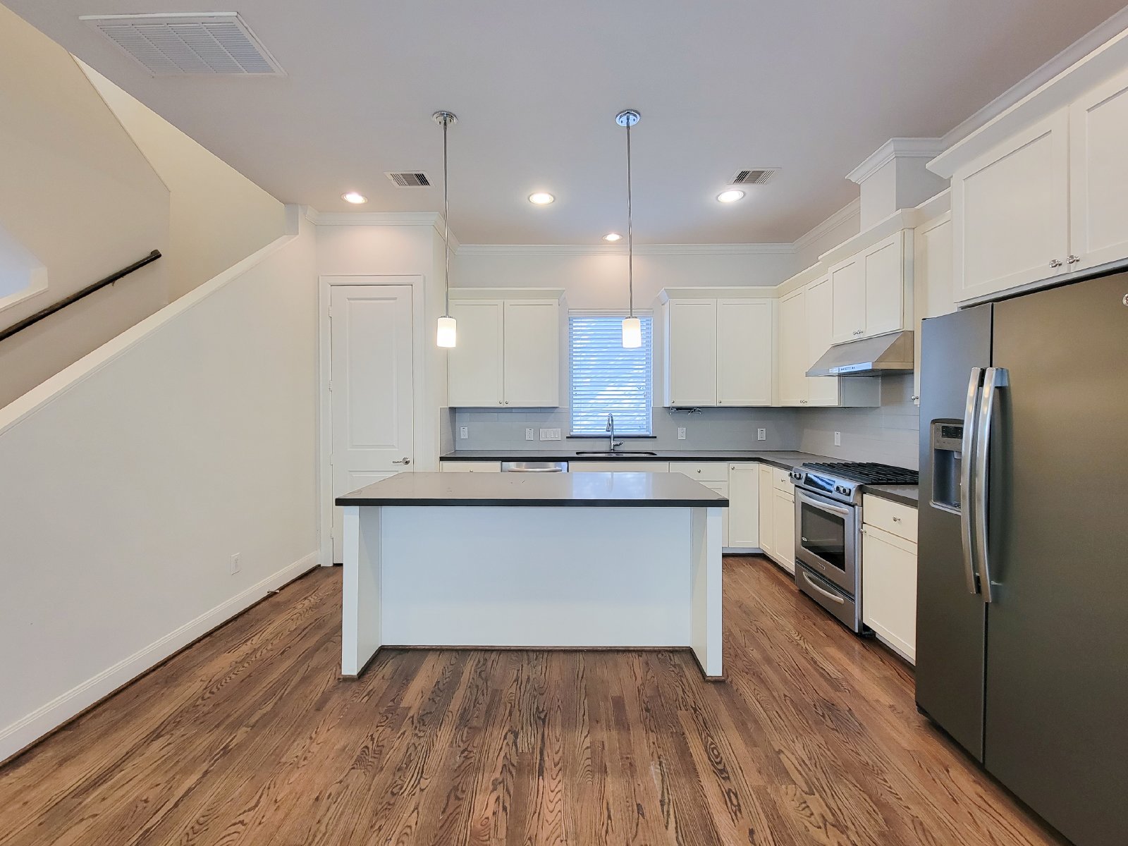 3-Bed, 3.5-Bath Home for Rent in Houston 77021 – Private Museum District Enclave property image