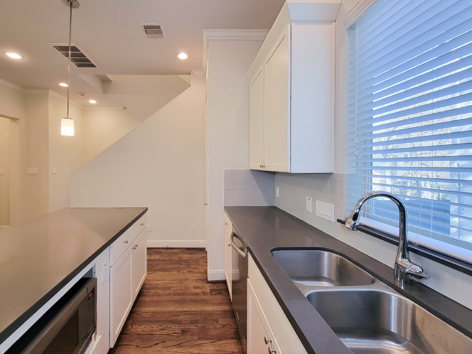 3-Bed, 3.5-Bath Home for Rent in Houston 77021 – Private Museum District Enclave property image