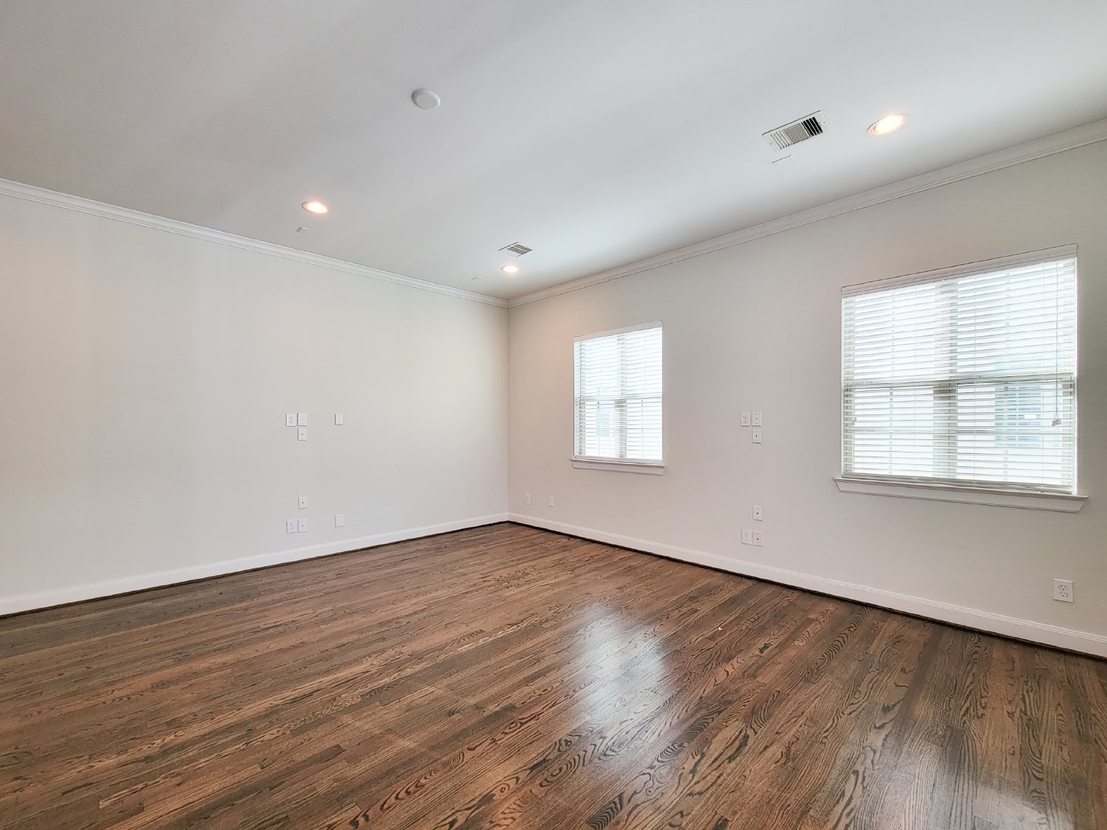 3-Bed, 3.5-Bath Home for Rent in Houston 77021 – Private Museum District Enclave property image
