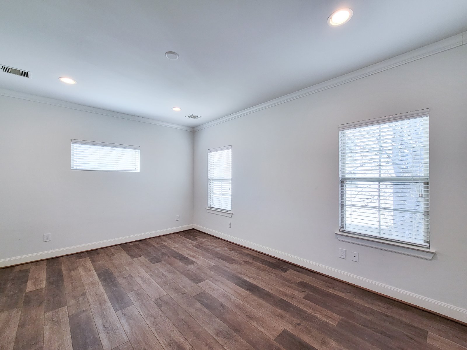 3-Bed, 3.5-Bath Home for Rent in Houston 77021 – Private Museum District Enclave property image