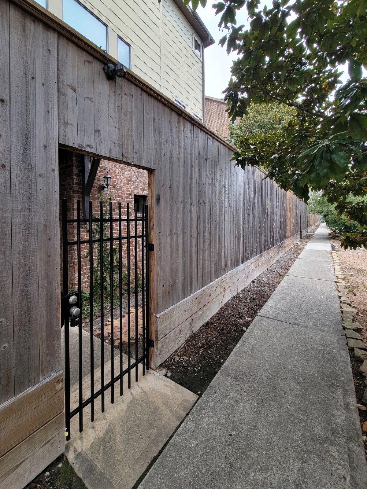 3 Bed Townhouse with Rooftop Patio + Pool in 77007 (Washington East/Sabine) property image