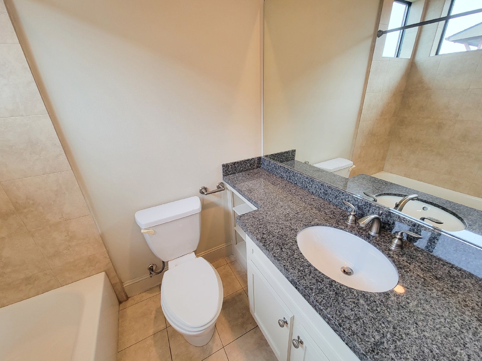 3 Bed Townhouse with Rooftop Patio + Pool in 77007 (Washington East/Sabine) property image