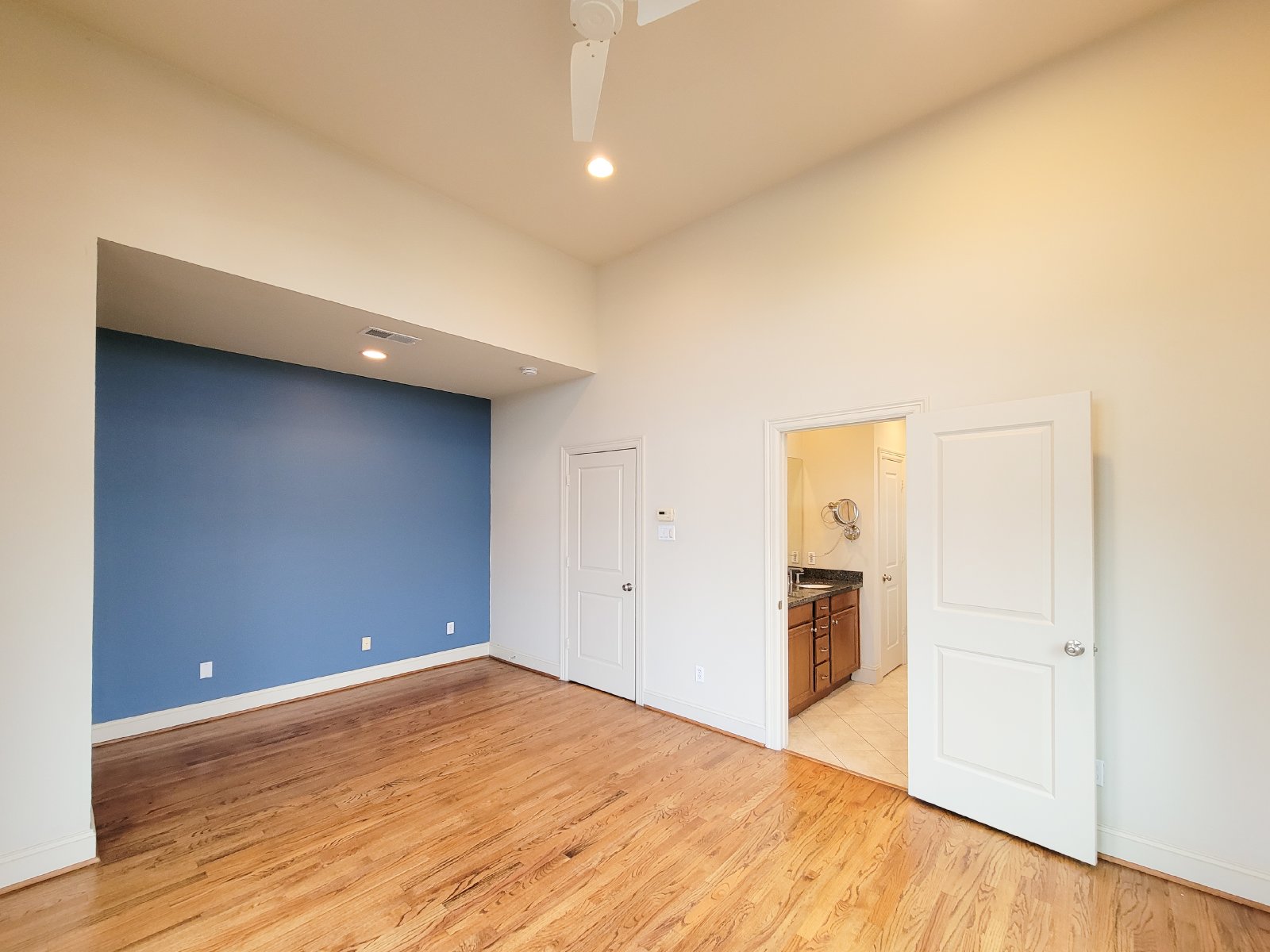 3 Bed Townhouse with Rooftop Patio + Pool in 77007 (Washington East/Sabine) property image