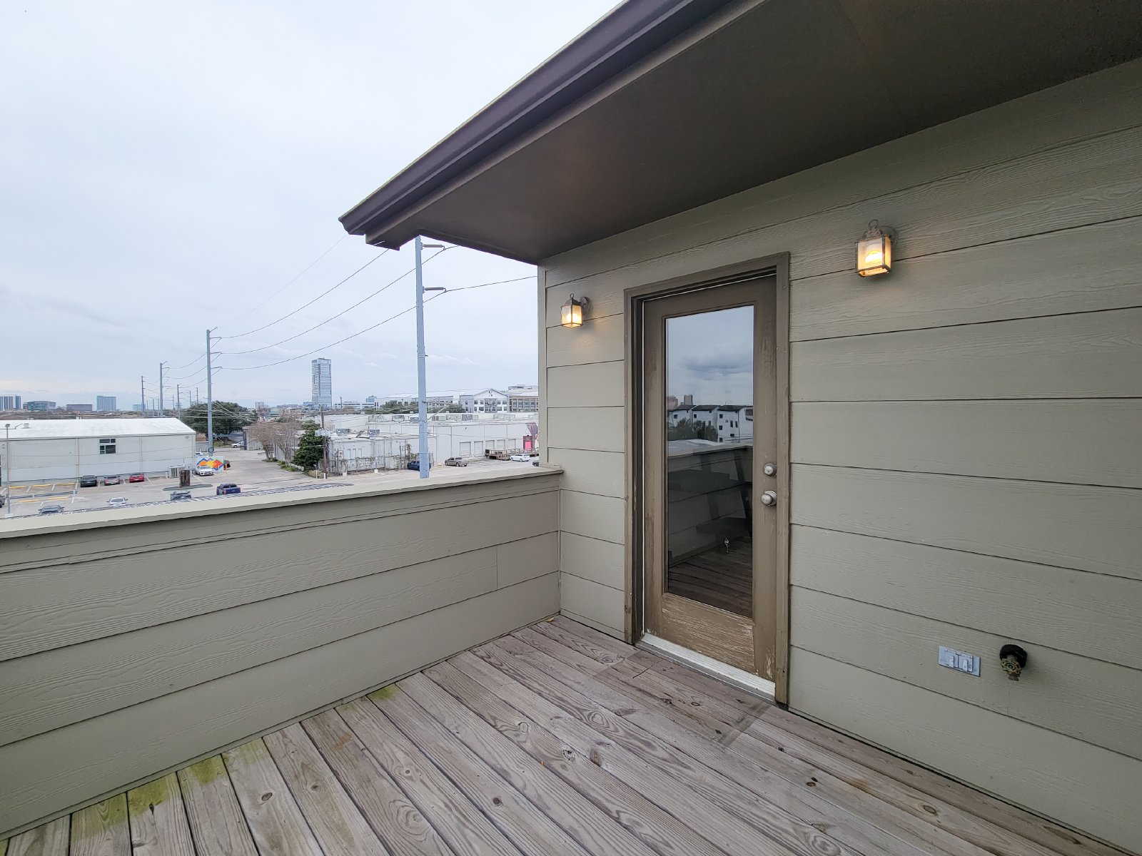 3 Bed Townhouse with Rooftop Patio + Pool in 77007 (Washington East/Sabine) property image