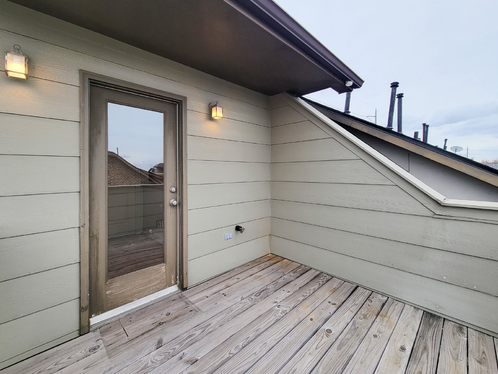 3 Bed Townhouse with Rooftop Patio + Pool in 77007 (Washington East/Sabine) property image