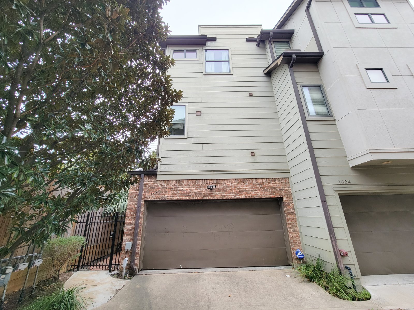 3 Bed Townhouse with Rooftop Patio + Pool in 77007 (Washington East/Sabine) property image