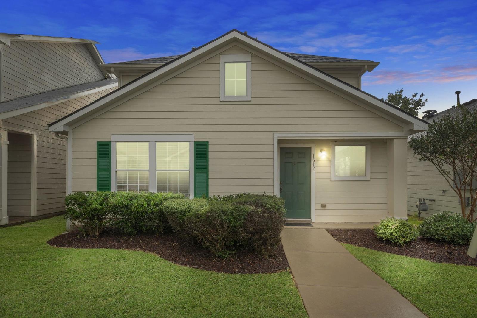 4 Bed Single-Family Home in City Park 77047 with Detached 2-Car Garage property image