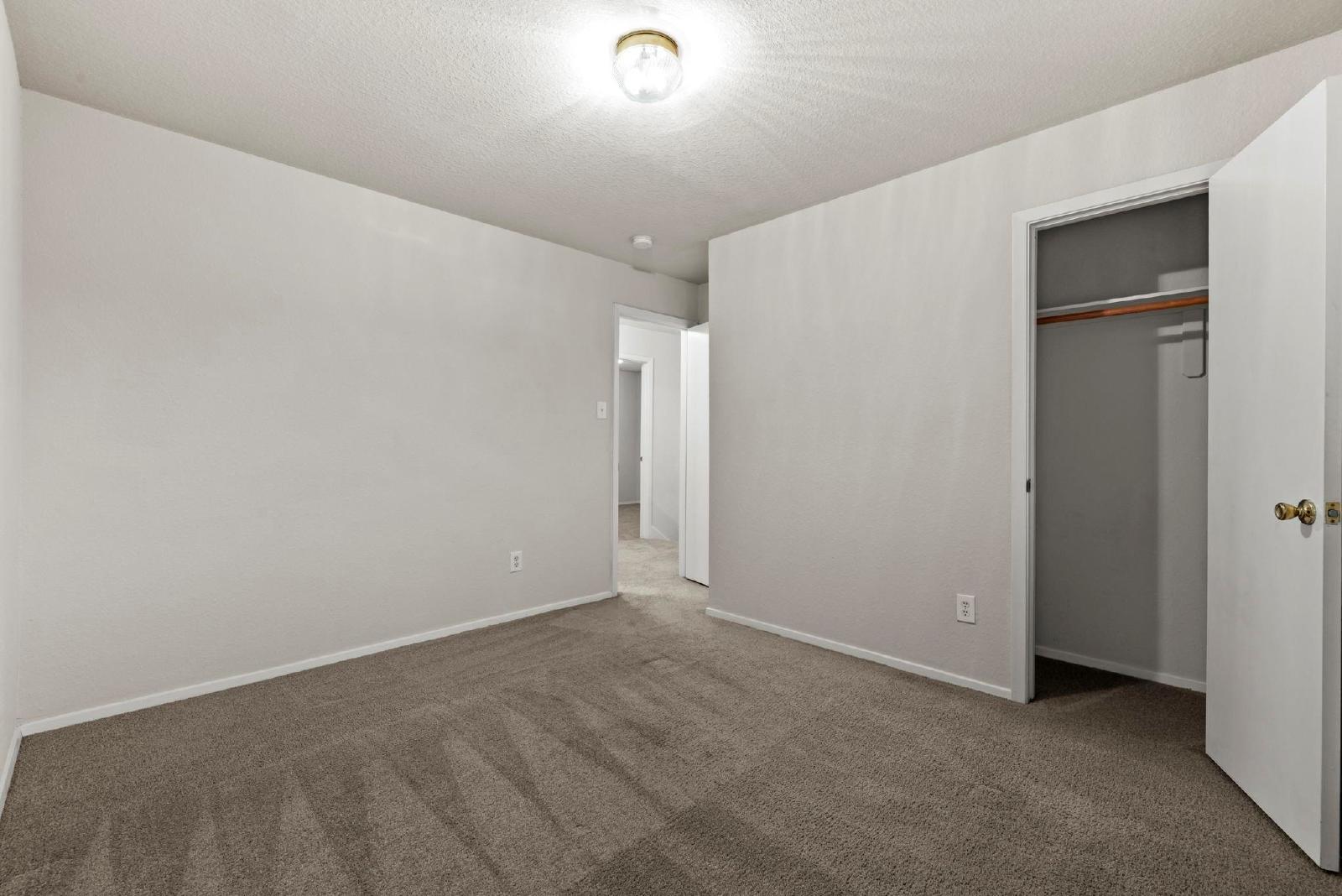 4 Bed Single-Family Home in City Park 77047 with Detached 2-Car Garage property image