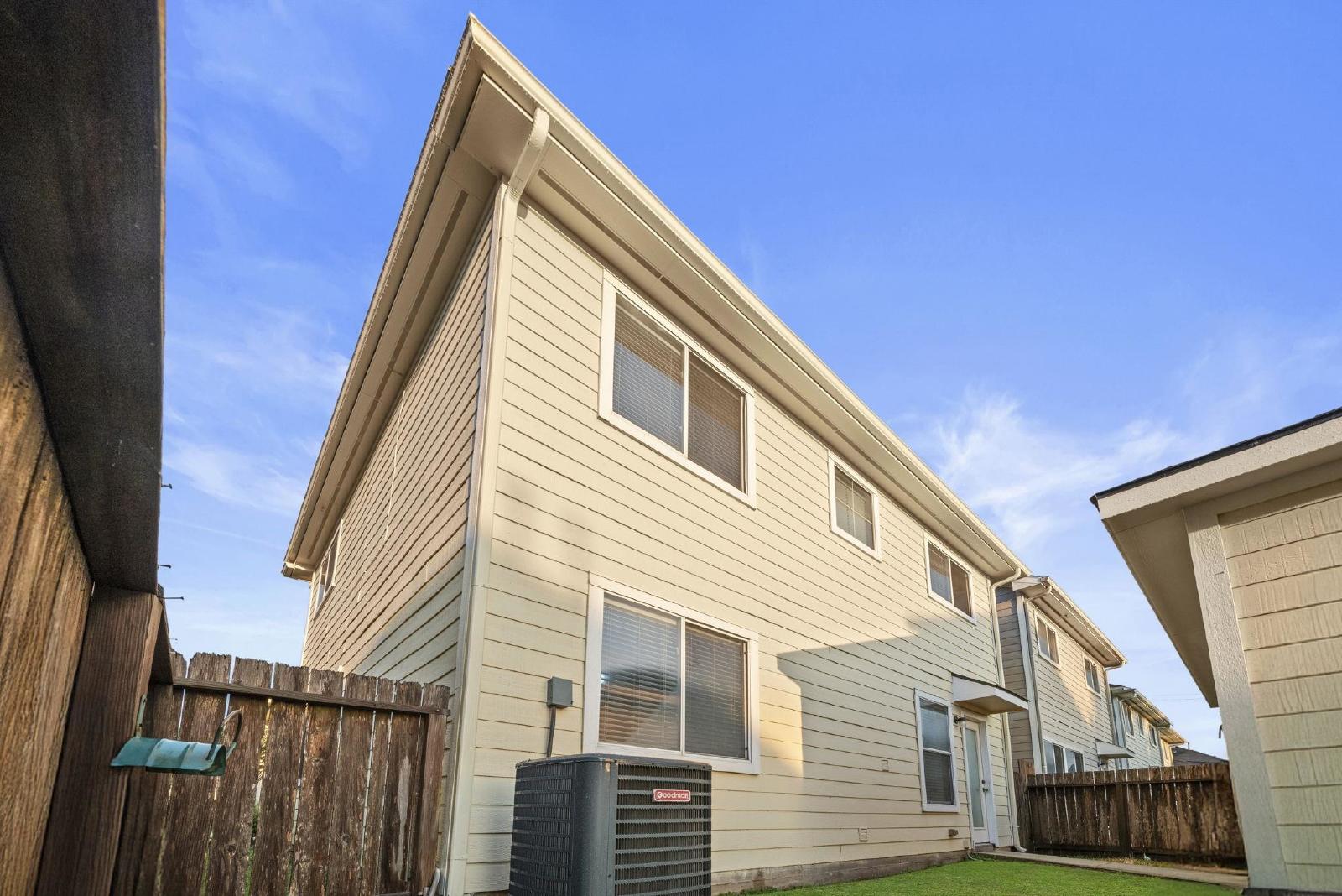 4 Bed Single-Family Home in City Park 77047 with Detached 2-Car Garage property image