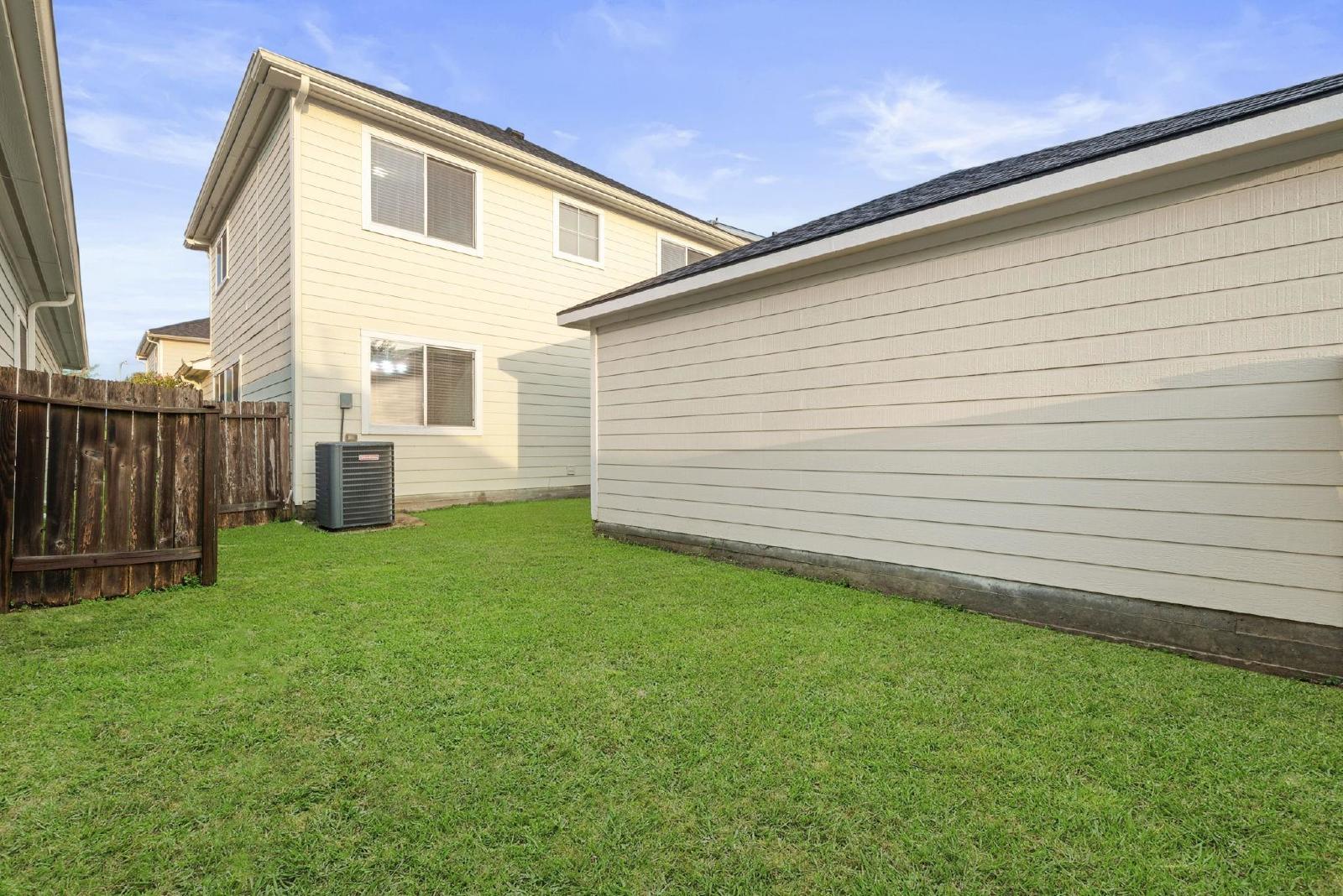 4 Bed Single-Family Home in City Park 77047 with Detached 2-Car Garage property image