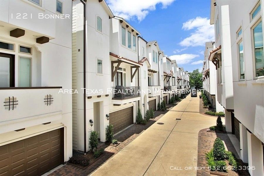 3 Bed Single-Family Home in Rice Military – Houston TX 77007 property image