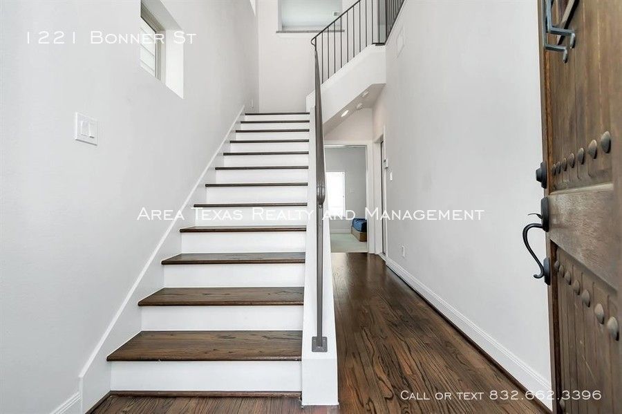 3 Bed Single-Family Home in Rice Military – Houston TX 77007 property image